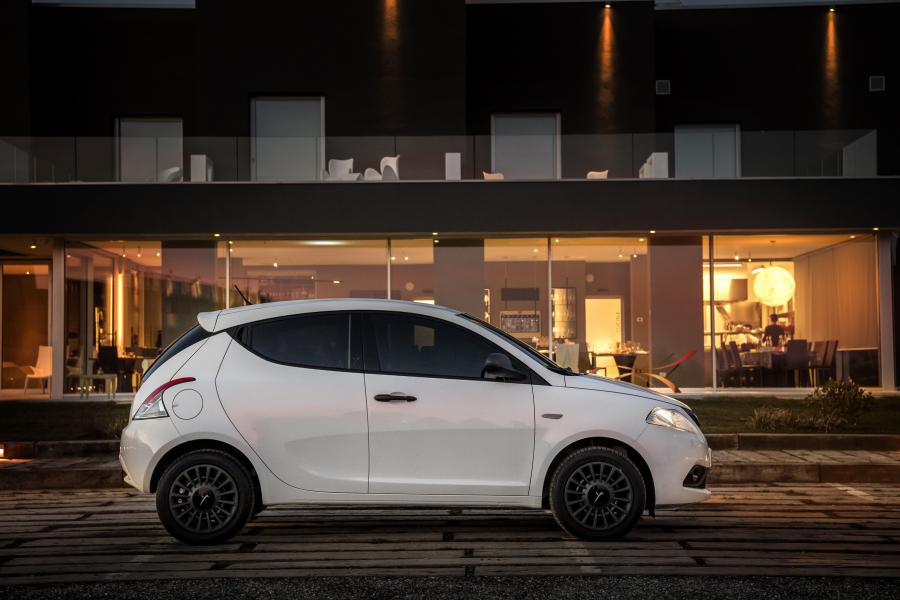  Lancia Ypsilon Unyca 2017 года  (фото 13 из 20)